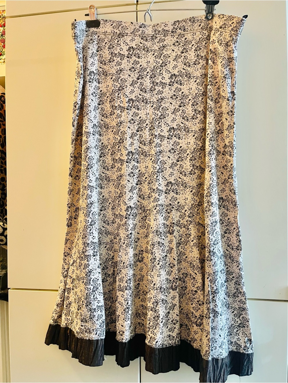 Long Skirt For Women Elastic Waist
Viscose Ruffle Beige / Brown Sz 50 XL
EUROPE